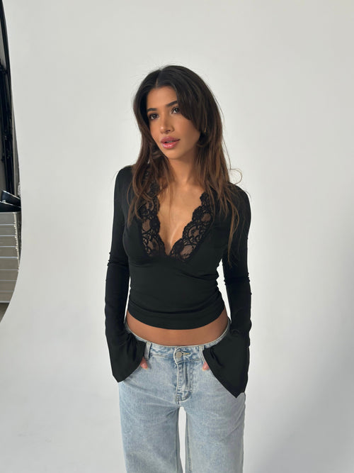CLARA | HAUT EN DENTELLE