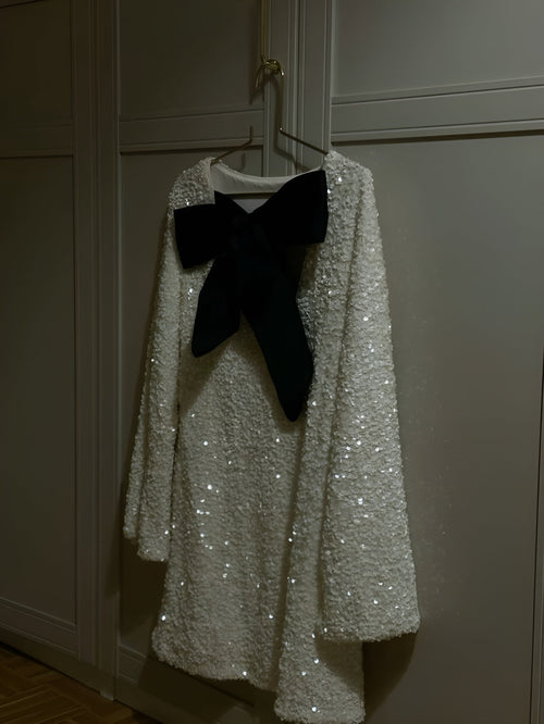 Carina - Robe en sequins avec volants